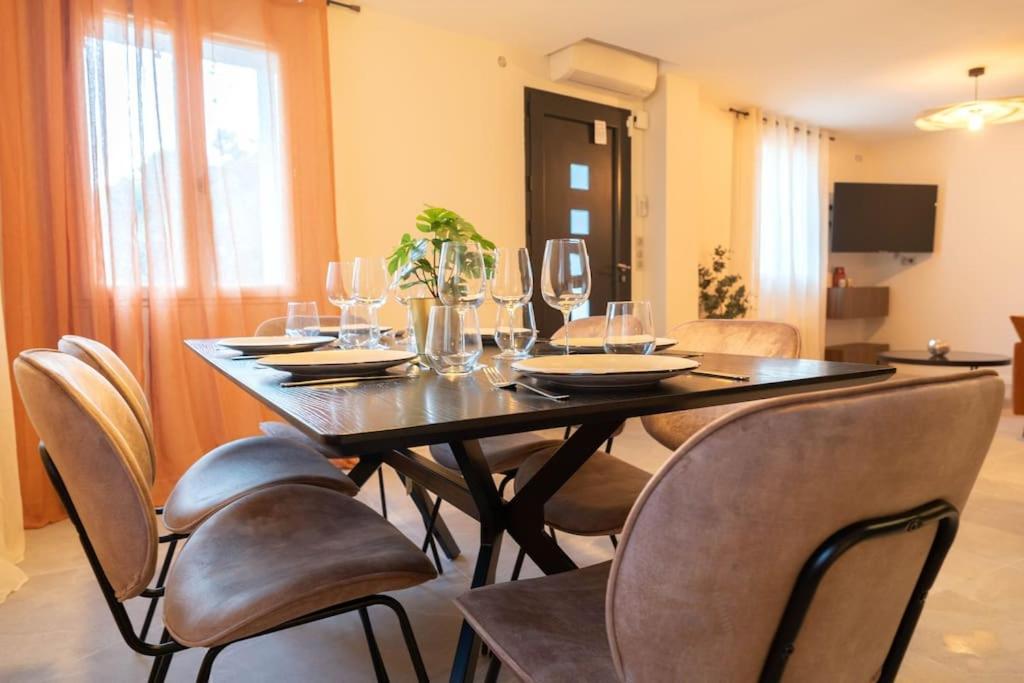 Apartment Avec 2 Jacuzzi Balneo, Parking Nice