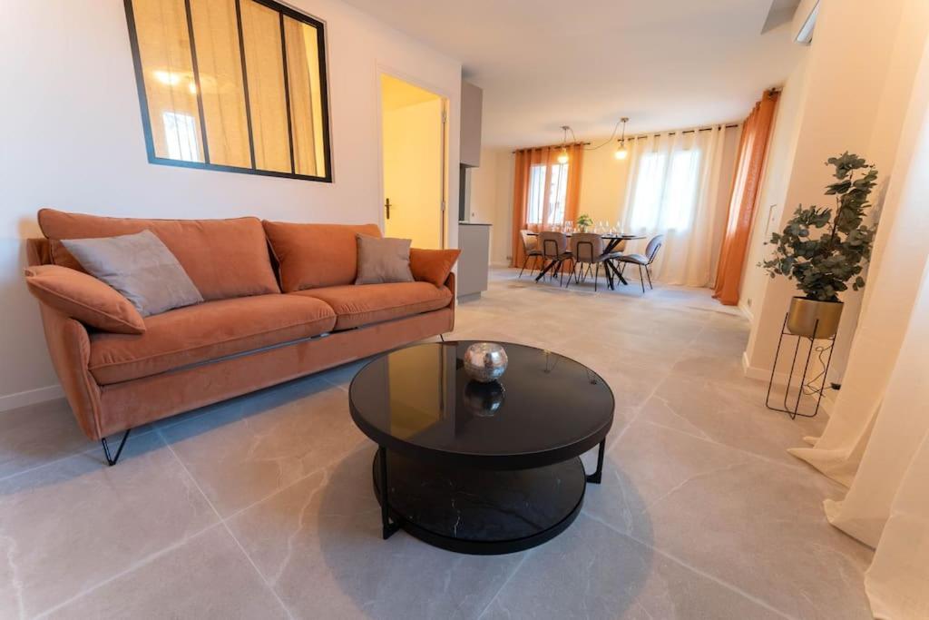 Avec 2 Jacuzzi Balneo, Parking Apartment
